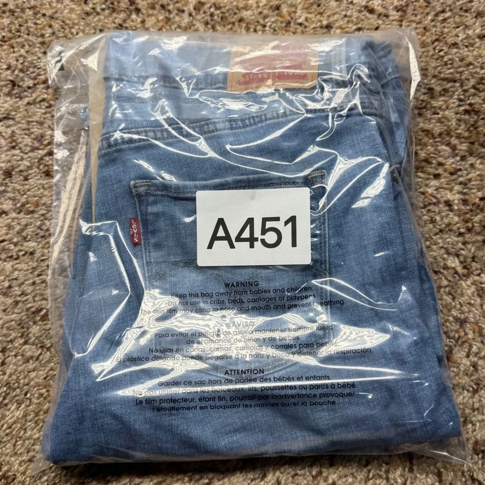 Levis Womens Blue Distressed Denim Bermuda‎ Shorts Size 31 Mid Rise Stretch